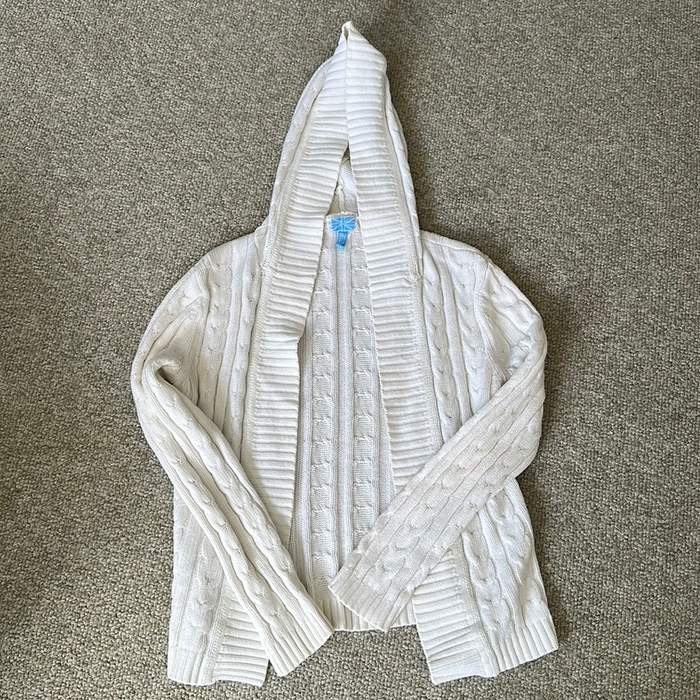 Cable knit white sweater